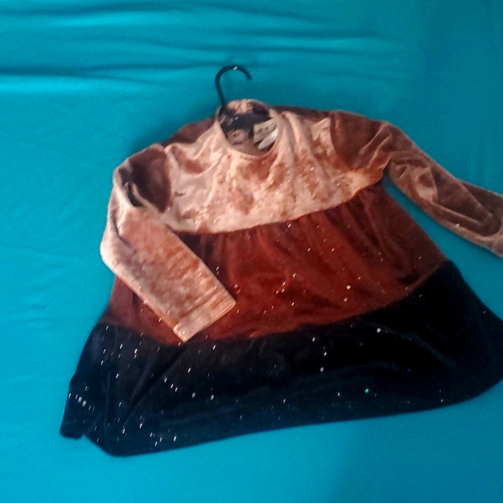 Fancy velvet suite top and pans